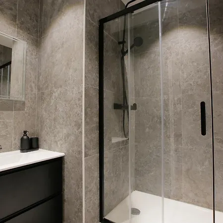 Апартаменты Grand 1br - Luxe Arc De Triomphe Париж